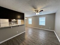 Building Photo - 1429-D Ireland Drive - No Pets