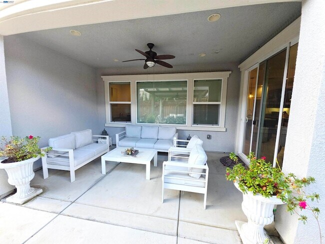 Building Photo - 2488 Remy Cantos Dr