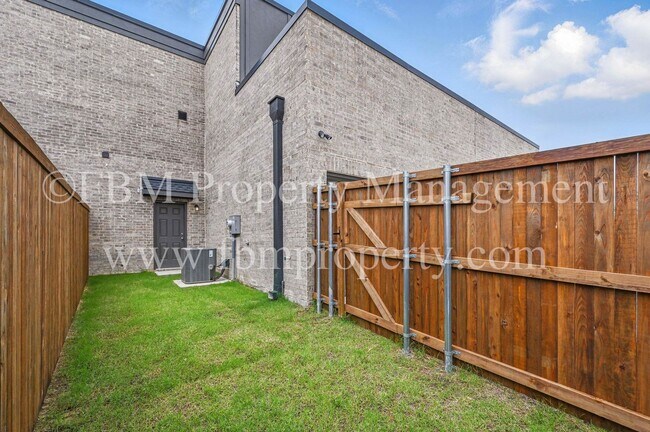 Building Photo - 2909 Ali Dr