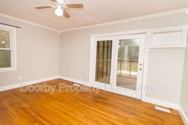 Building Photo - 210 S Lovell Ave