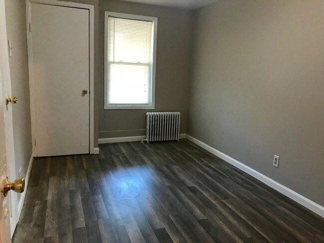 Building Photo - 85 Warren St