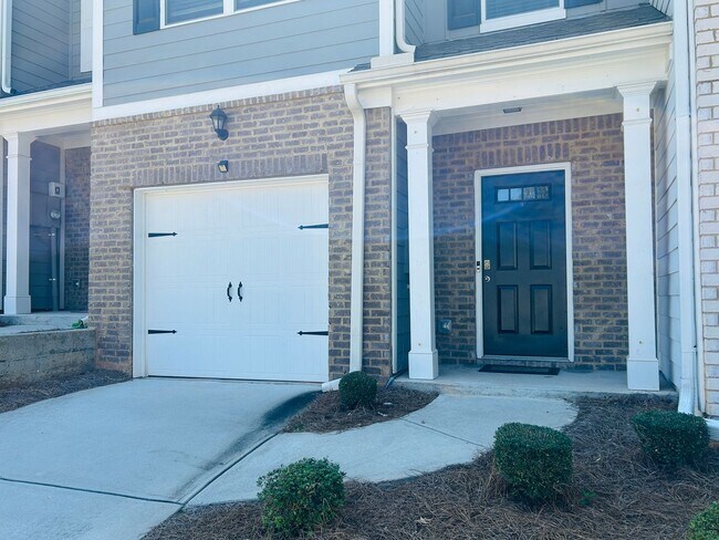 Building Photo - Wow 3 bedroom 2.5 bathroom townhome minute...