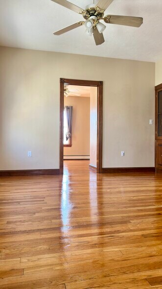 Building Photo - 422 Charles St