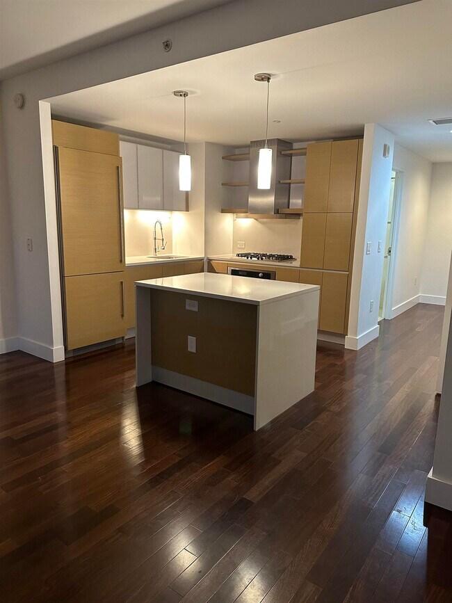 Building Photo - 77 Hudson St