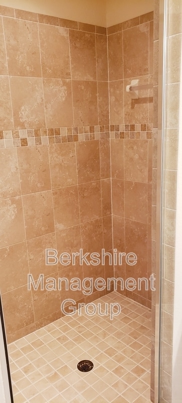 Building Photo - 1012 Dossey Oaks Ln