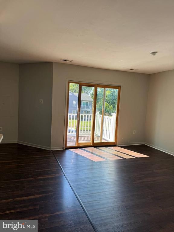 Building Photo - 721 Timber Ln