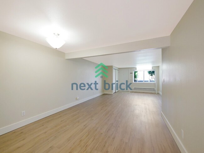 Building Photo - 2 Bed 1Bath Waterfront View Condo Available for Rent!