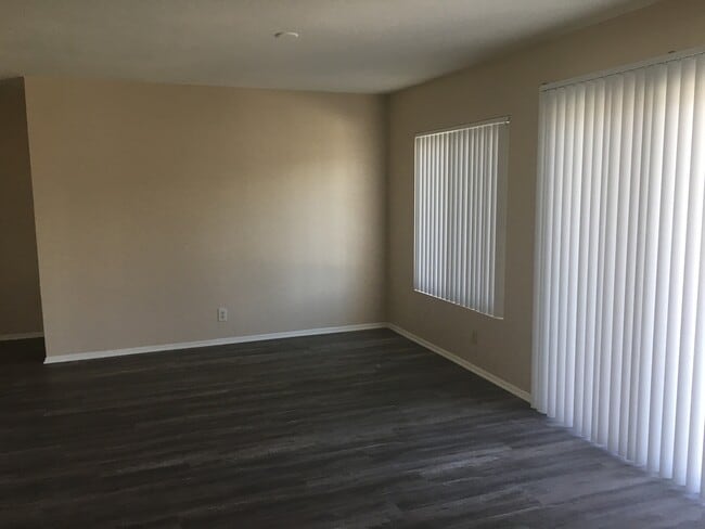 Building Photo - Stunning 5-Bedroom Home for Rent in Desirable Corona Neighborhood!