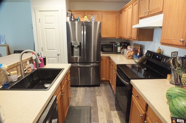 Building Photo - Spacious End-Unit 3-Bedroom Townhouse with 2-Car Garage & Central AC