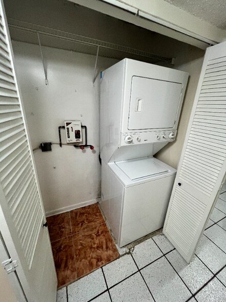 Building Photo - 2260 W 53rd Pl
