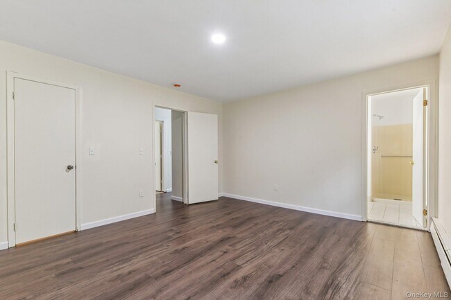 Building Photo - 22 Red Maple Rd