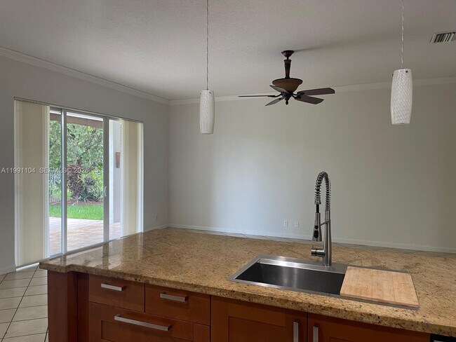 Building Photo - 1137 Croton Ct