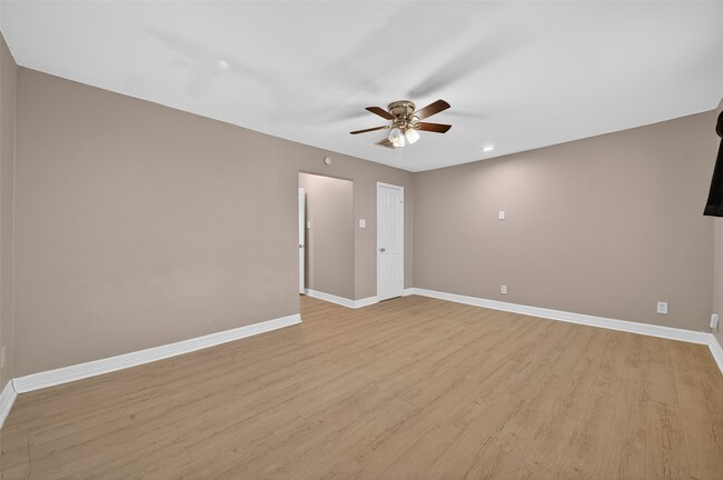 Building Photo - 5714 Southwind St