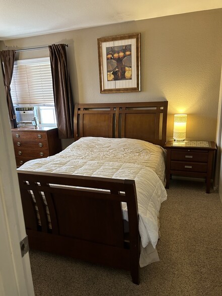 Building Photo - 1317 Olvera way