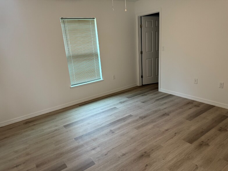 Building Photo - 20661 SW Marine Blvd