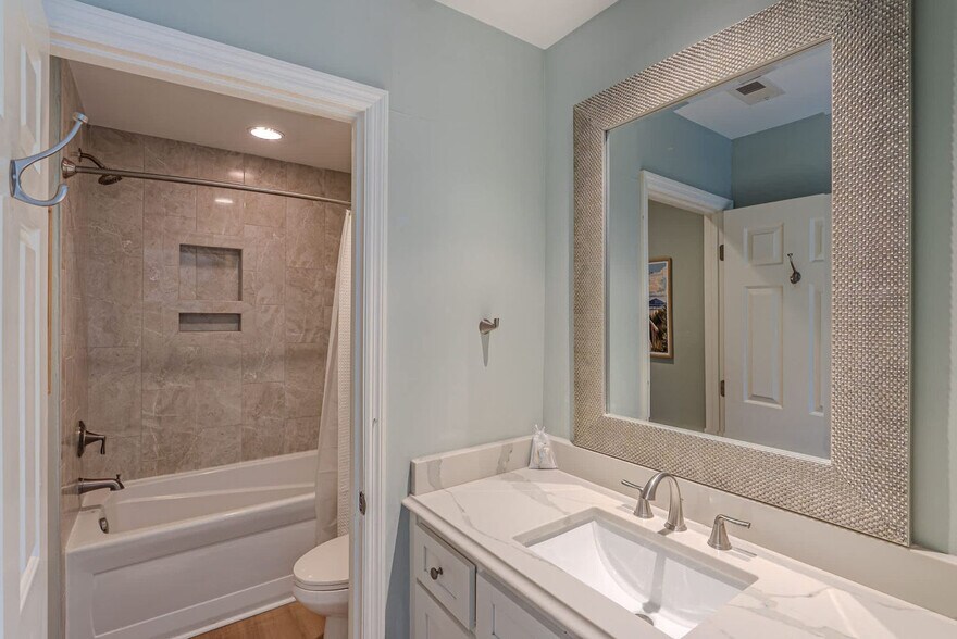 Building Photo - 8 Heath Dr