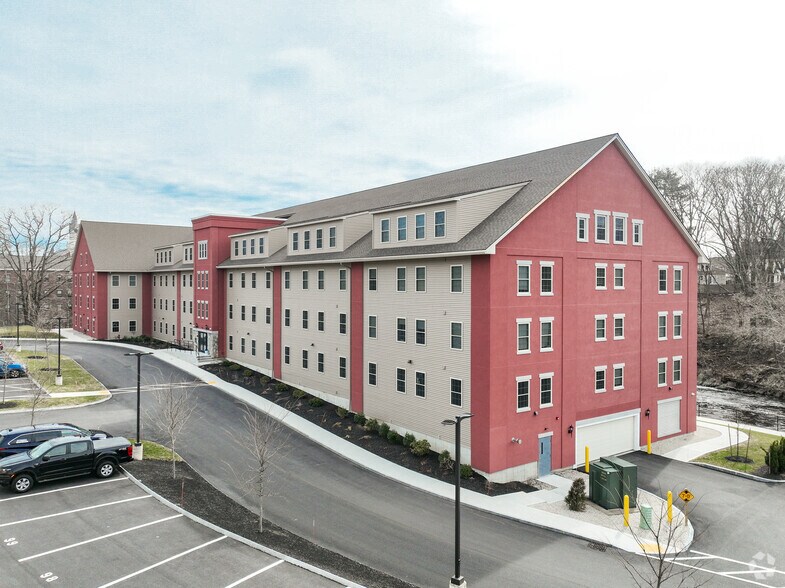 Primary Photo - Fownes Mill-Large Rooms-Heated Garage-Welcome Home!