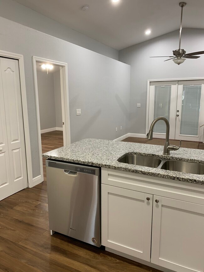 Building Photo - 2505 W Aileen St