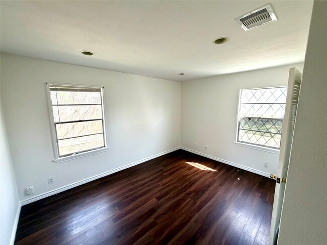 Building Photo - 5422 Timber Creek Dr