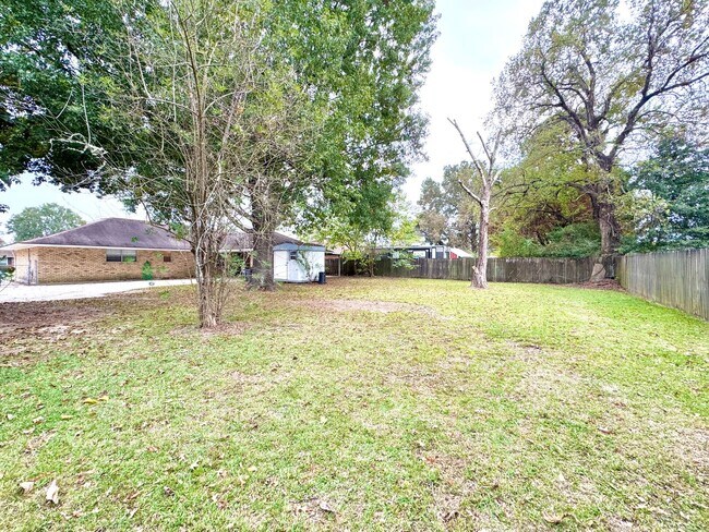 Building Photo - Beautiful Sherwood Oaks 3BR/2BA Home With Patio, Carport & Security Features!
