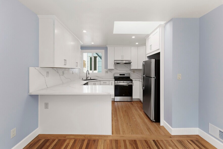 Building Photo - 1629 20th Ave