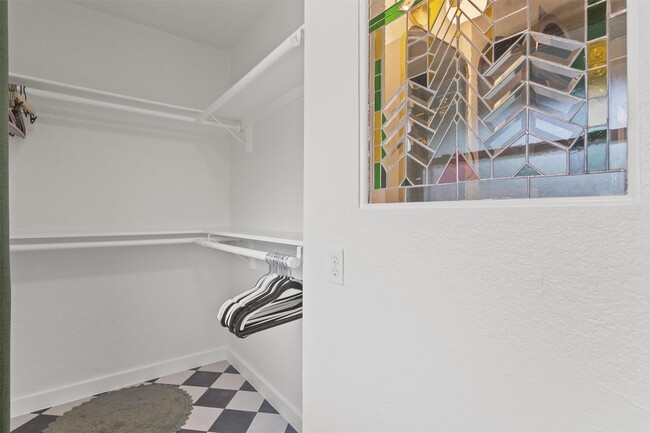 Building Photo - 802 Leisure Run Cove