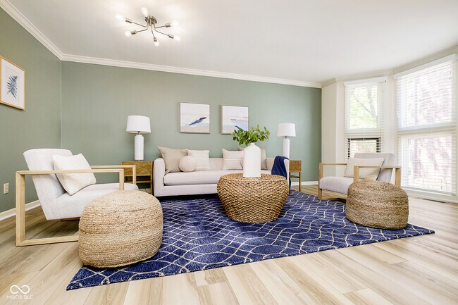 Building Photo - 592 E Vermont St