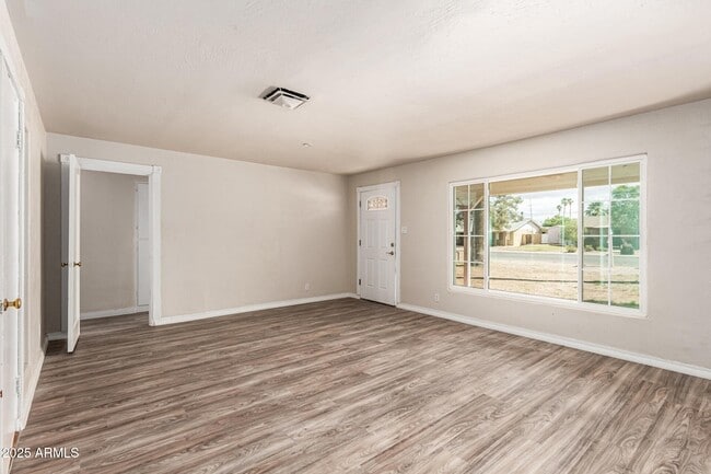 Building Photo - 809 N Gilbert Ave