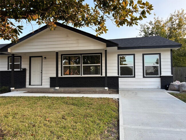 Building Photo - 1310 Canterview Dr