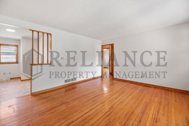 Building Photo - 1022 S Capri Ln