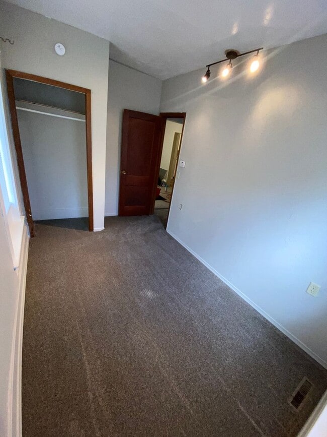 Building Photo - Main Level 2 Bedroom 1 Bath