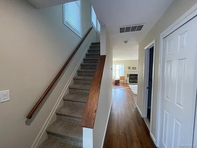 Building Photo - 1 Sea Ct Ln