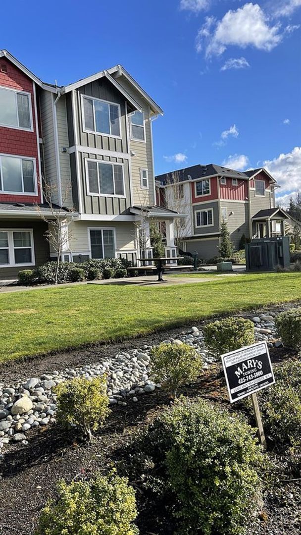 Building Photo - Highly sought-after townhome at Mill Creek...