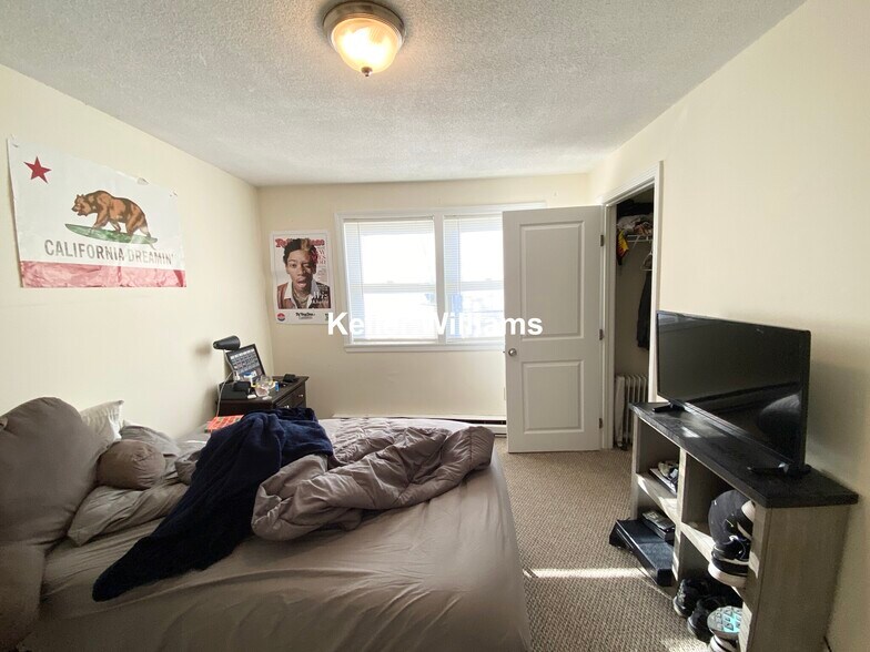 Building Photo - 41 Lawn St