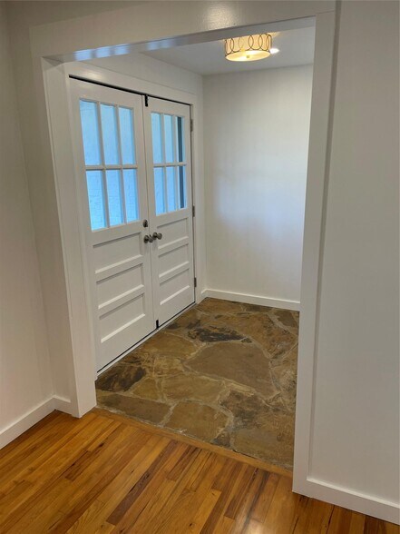 Building Photo - 2826 Amelia Rd