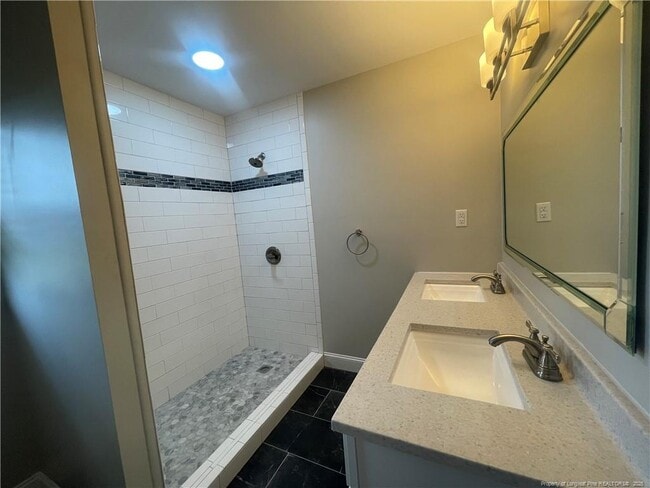 Building Photo - 470 Lennox Dr