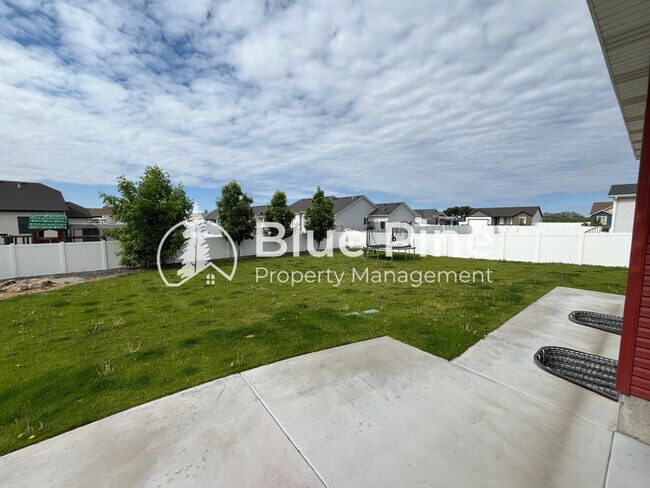 Building Photo - 3237 Harlow Dr