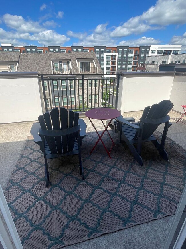 Building Photo - FOUR LEVEL TOWNHOUSE IN DOWNTOWN CROWN, 2 ...