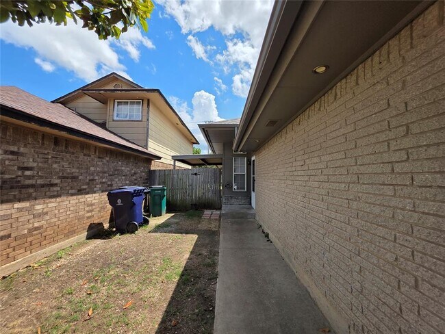 Building Photo - 1306 SW 96th St