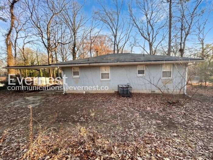 Building Photo - 76 Schell Rd SE