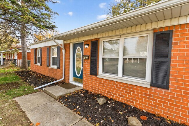 Building Photo - Newly Renovated 3 Bedroom Home for Rent wi...