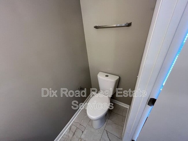 Building Photo - 609 Gladys Dr