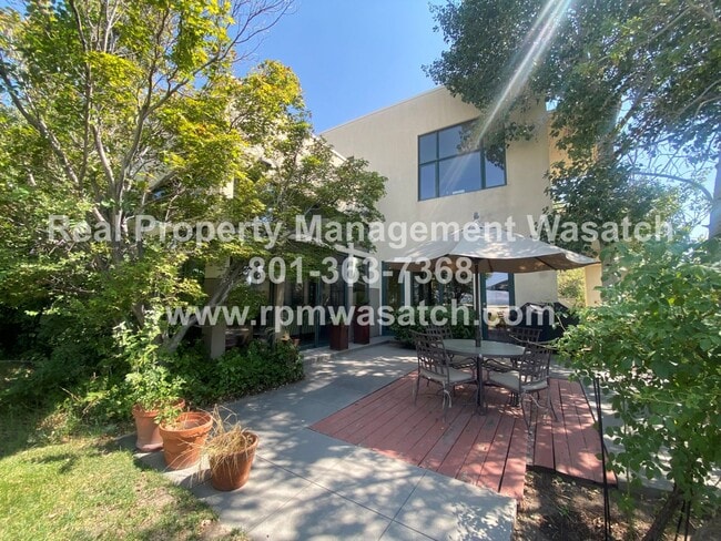 Building Photo - Check out This Stunning 3 Bedroom 2.5 Bath...