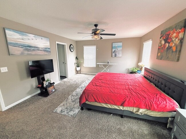 Building Photo - Solar Home!  Beautiful 4bed/3bath Single Family Home in Shakopee