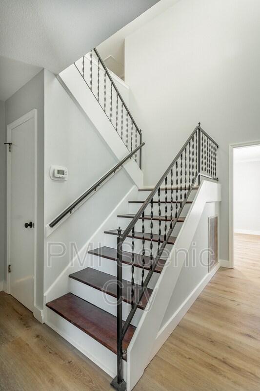 Building Photo - 508 Briar Park Ln