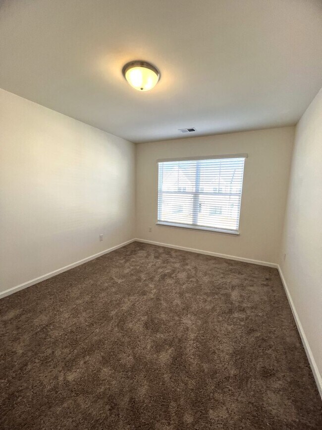 Building Photo - Arbor Mill Townhomes — Modern Living, Plus 1 Month FREE