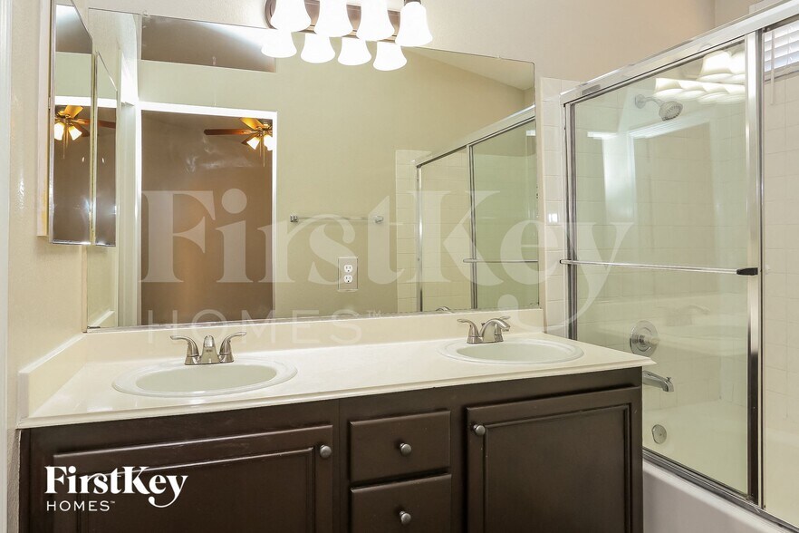 Building Photo - 4705 Crimson Leaf Dr