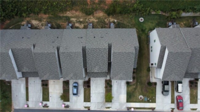 Building Photo - 132 Cedar Ln