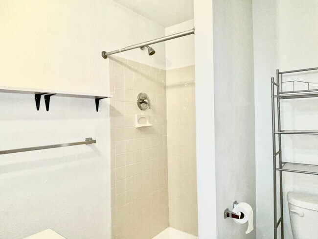 Building Photo - Fantastic Multi-Level Single Family Home i...