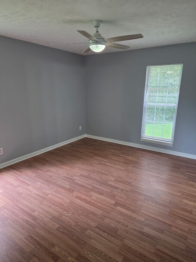 Building Photo - Three bedroom two bath Mt. Juliet just remodeled only $2,100